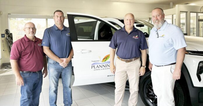 Nappanee receives first electric vehicle in fleet | News
