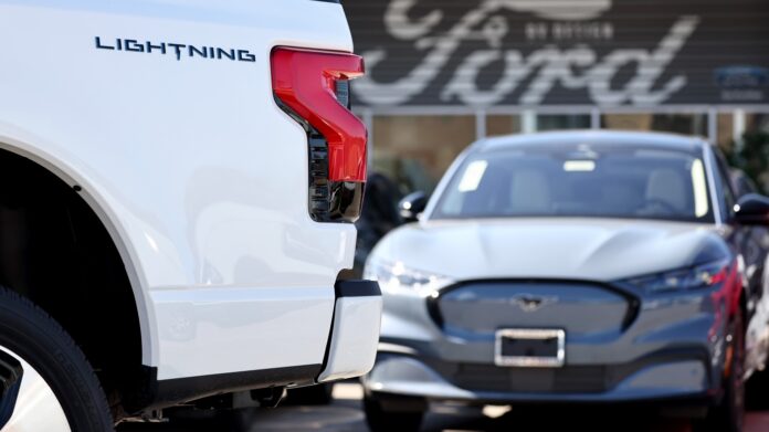 Ford scraps all-electric SUV plan, saying drivers want hybrids : NPR
