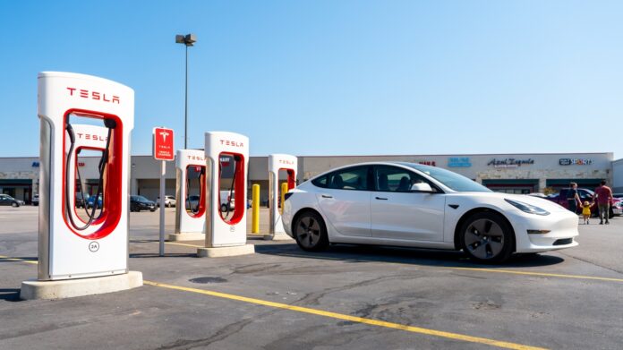 EVs are better for the environment than gas cars, but more Americans doubt it : NPR
