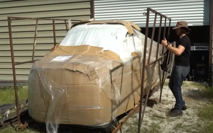 American man unboxes a $2,000 electric truck from China and is surprised at what he finds – Supercar Blondie

