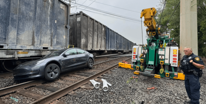 Tesla on ‘self-driving’ gets stuck on train track and hit by train